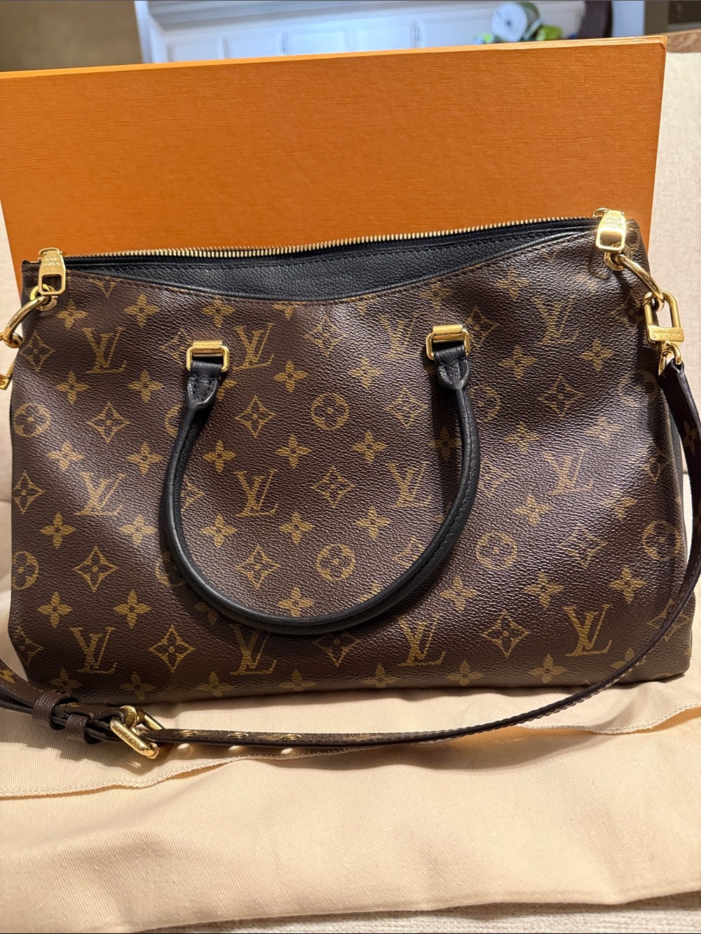 Louis Vuitton Pallas Monogram Canvas Full Noir